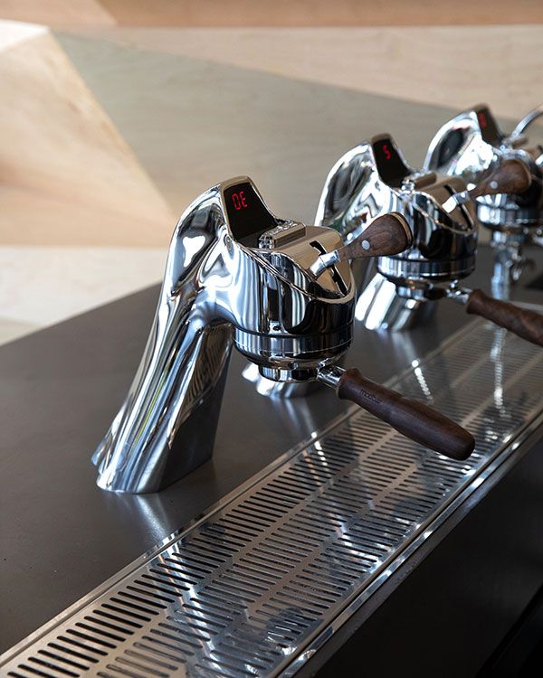 Moduł La Marzocco Modbar Espresso zamontowany pod blatem baru