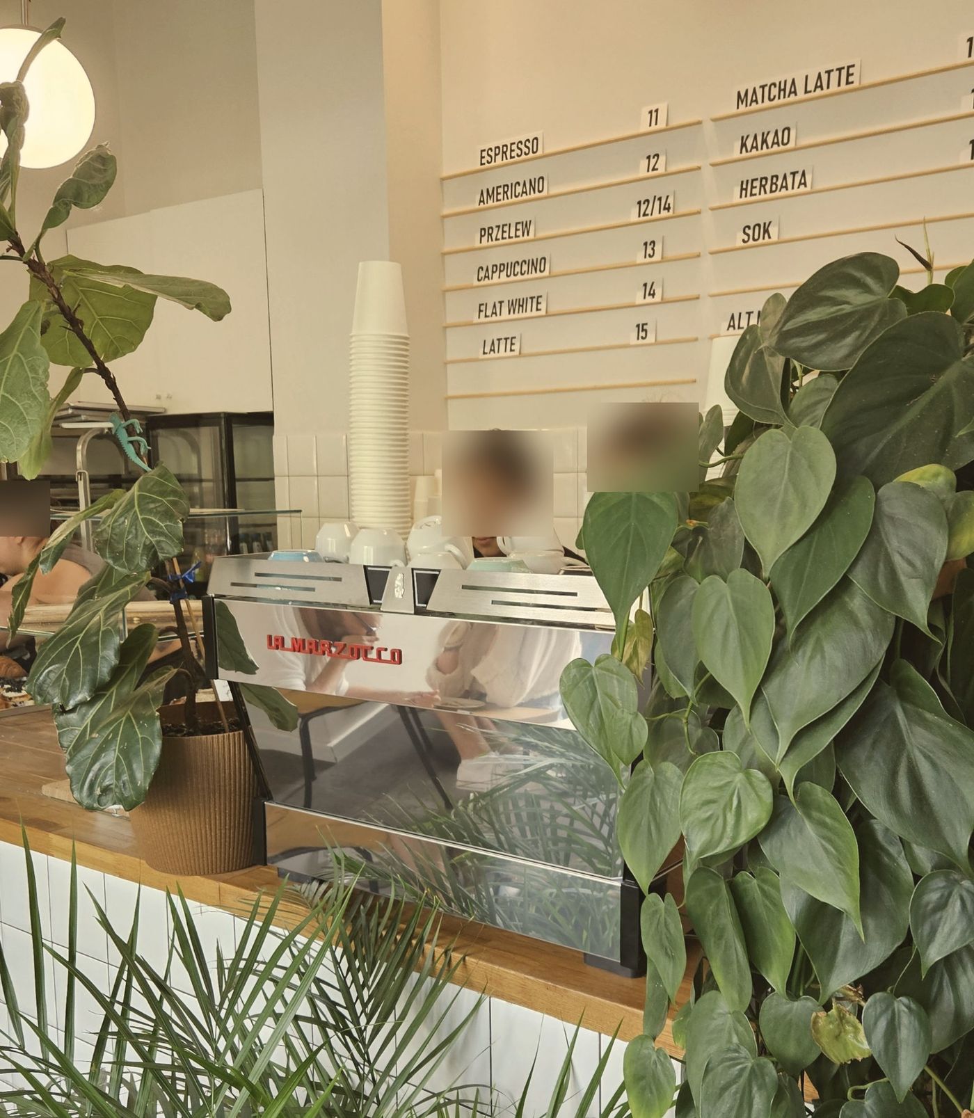 Ekspres La Marzocco Linea Classic S na barze Cafe Doza na Żoliborzu w Warszawie